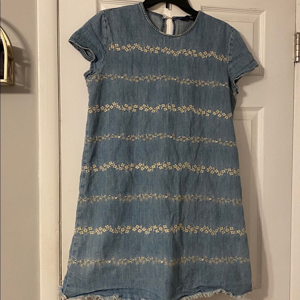 Lucky Brand Light Blue Denim Dress with Embroidered Floral Design sz. L
